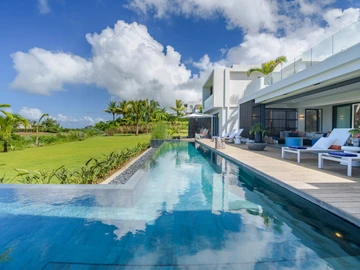 5 Bedroom Villa