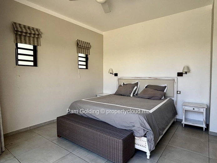 Single-Storey Villa for Sale in Royal Park Balaclava – 3-Bedroom Home