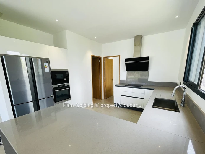 Villa Neuve de 4 Chambres à Akasha, Cap Tamarin – Piscine Privée, Jardin et Vie Familiale au Cœur d’une Smart City