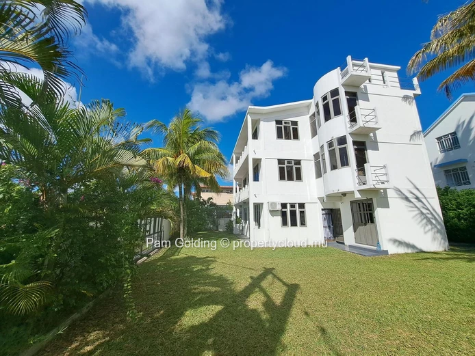Trou aux Biches - Appartement à vendre - Pam Golding Mauritius