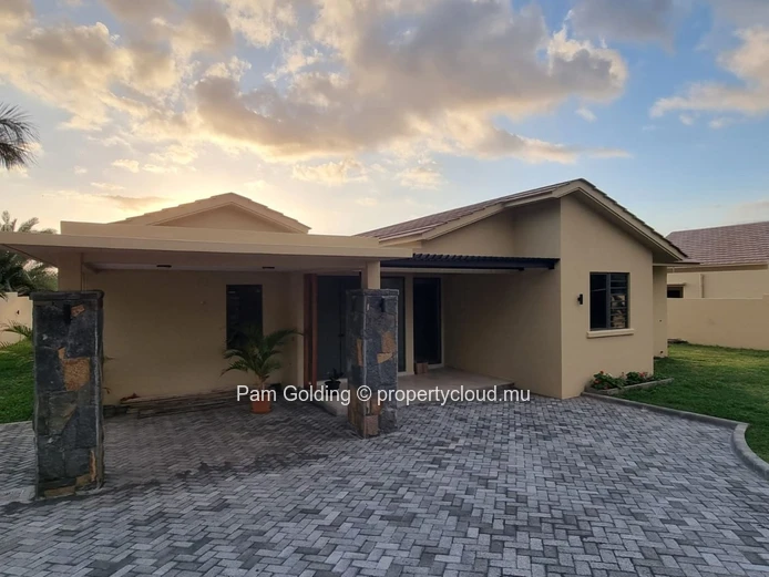 Elégante villa de 4 chambres à coucher dans un domaine fermé - cœur de Tamarin, côte ouest de l'île Maurice