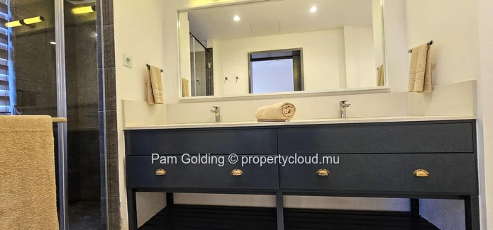 Vivez le style de vie de la Côte Nord dans un grand appartement de 2 chambres