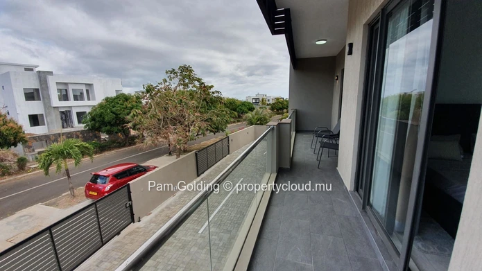 Appartement flambant neuf avec un agencement moderne.