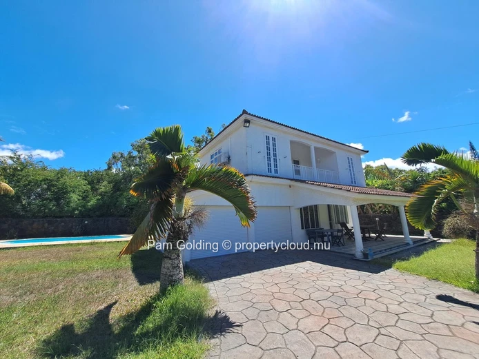 Pointe aux Canonniers – House for sale – Pam Golding Mauritius