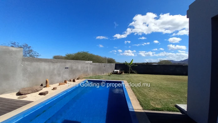 Newly built 3 bedroom villa for sale in Tamarin.