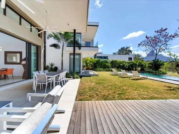 5 Bedroom Villa