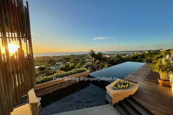 3-Bedroom Ensuite Apartment in Tamarin – Panoramic Ocean Views