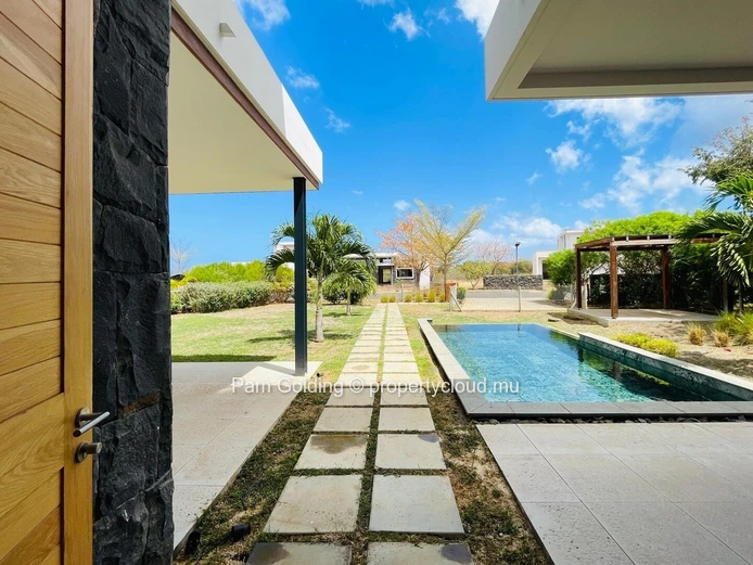 Villa Neuve de 4 Chambres à Akasha, Cap Tamarin – Piscine Privée, Jardin et Vie Familiale au Cœur d’une Smart City