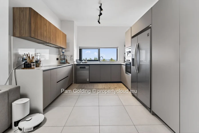 Panoramic 3-Bedroom Penthouse in Tamarin – Rooftop Jacuzzi, Ocean & Mountain Views