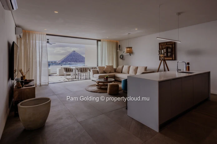 Experience being the owner of your own sea view home. (Sole Mandate)