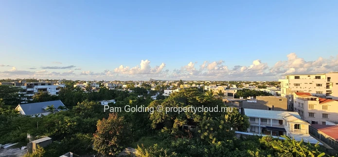 Penthouse à Louer à Pereybere, Île Maurice | Ki Resort Rooftop, Piscine & Vues sur le Coucher de Soleil