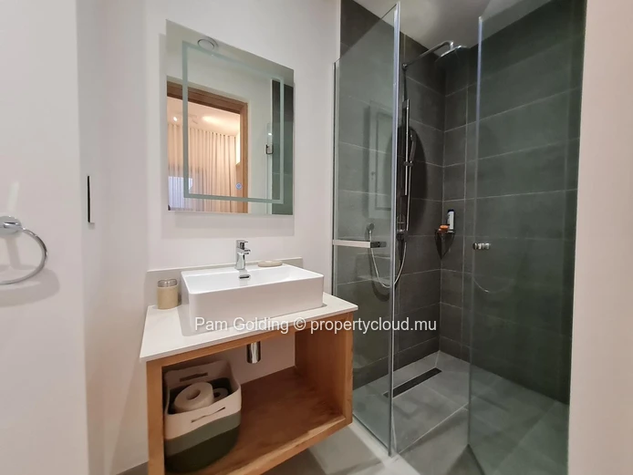 Appartement PDS à vendre à Péreybère, 90m², 2 chambres, piscine commune, dans un complexe résidentiel. Prix $0.