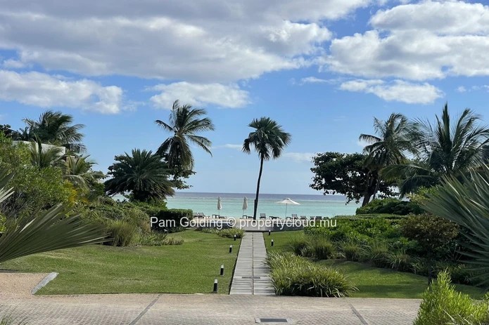 Impressive 3 Bedroom Apartment with Ocean Views and direct beach access in Tamarin