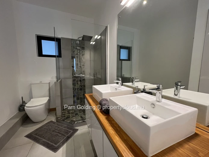 Appartement 2 chambres entièrement meublé avec piscine privée à Tamarin