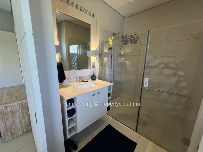 Riverside 4-Bedroom Penthouse in Tamarin – Exclusive Beach Access
