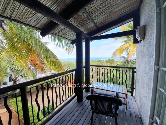 Villa with views of the sea and the mountains