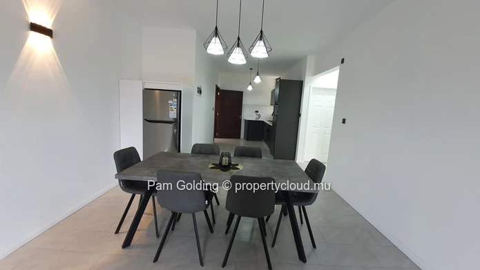 Appartement flambant neuf avec un agencement moderne.
