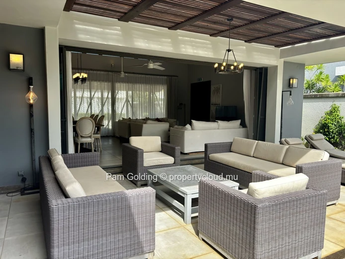 Single-Storey Villa for Sale in Royal Park Balaclava – 3-Bedroom Home
