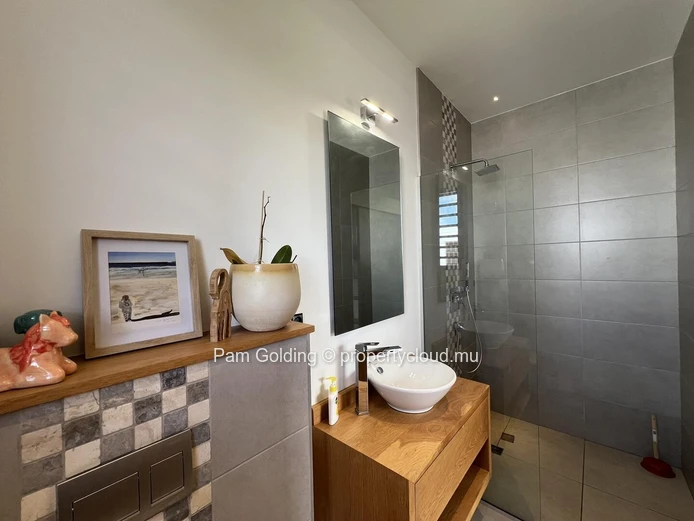 Villa Élégante de 3 Chambres en Suite à Akasha, Cap Tamarin – Piscine Privée, Jardin & Vie en Smart City