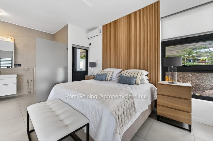 Panoramic 3-Bedroom Penthouse in Tamarin – Rooftop Jacuzzi, Ocean & Mountain Views