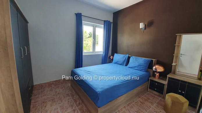 Small complex with good investment opportunity. (Sole Mandate)