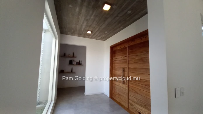 Newly built 3 bedroom villa for sale in Tamarin.