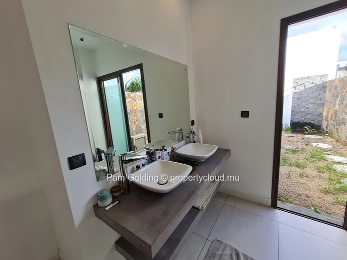 Spacious Freehold Villa in Mont Mascal