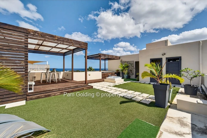 Panoramic 3-Bedroom Penthouse in Tamarin – Rooftop Jacuzzi, Ocean & Mountain Views