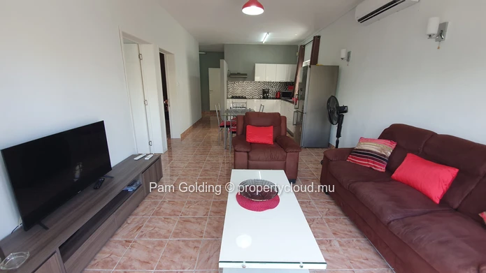 Small complex with good investment opportunity. (Sole Mandate)