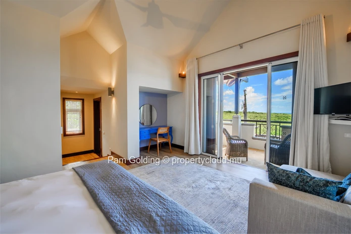 Uninterrupted views over the sugar cane fields to the sea – it will take your breath away.