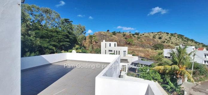 Spectacular 3-Bedroom House in Coromandel – Harbour Views & Mountain Majesty!