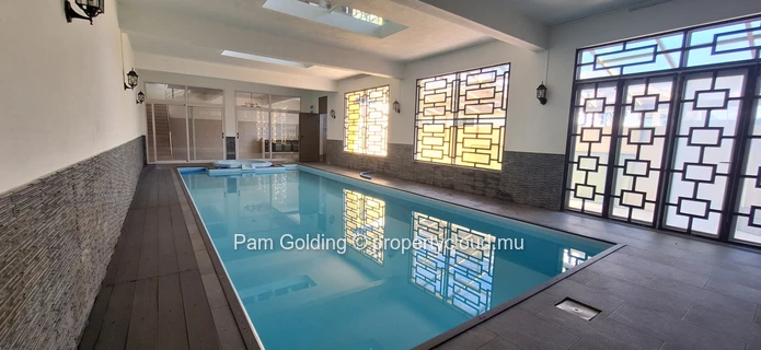 An Extraordinary Residence in the Heights of Candos (Sole Mandate)