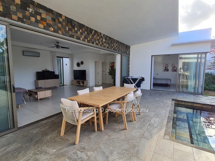 Spacious Freehold Villa in Mont Mascal