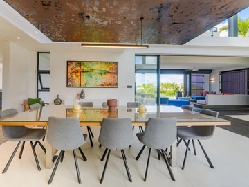 5 Bedroom Villa