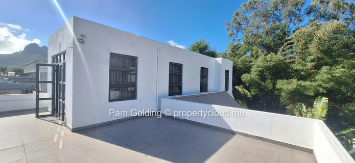Spectacular 3-Bedroom House in Coromandel – Harbour Views & Mountain Majesty!