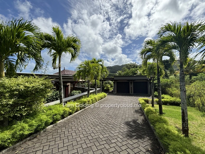 Une villa de style contemporain meublée avec style - prête à emménager.
