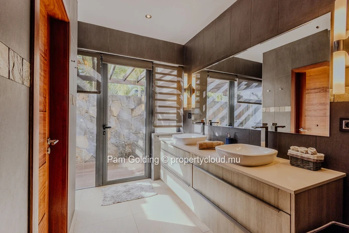 4-Bedroom Villa in Grand Baie - Elegant and Secure Living 
