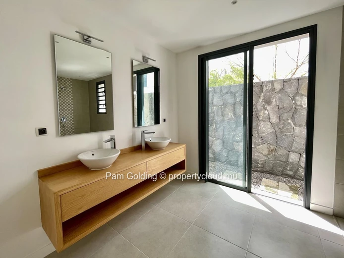 Villa Neuve de 4 Chambres à Akasha, Cap Tamarin – Piscine Privée, Jardin et Vie Familiale au Cœur d’une Smart City