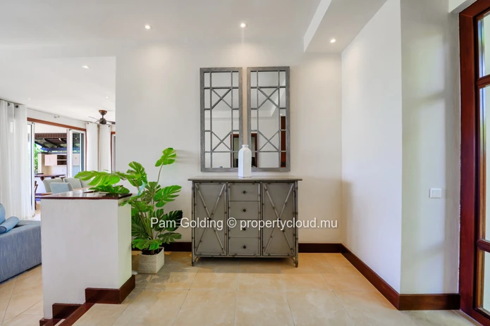 Uninterrupted views over the sugar cane fields to the sea – it will take your breath away.